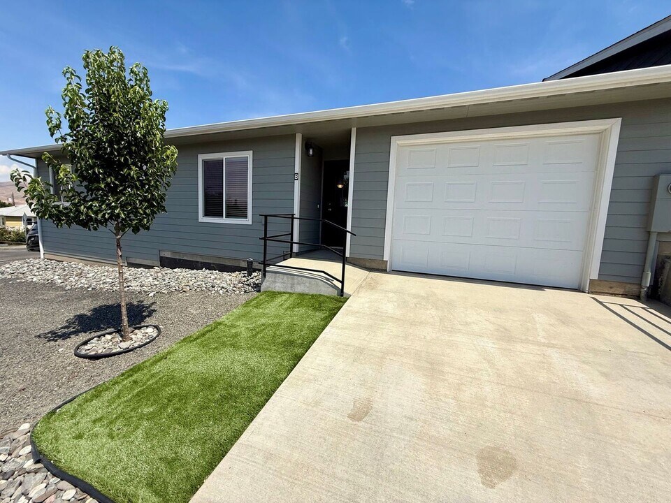 1614 18th Ave in Lewiston, ID - Building Photo