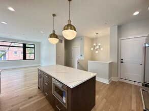 1757 W Le Moyne St in Chicago, IL - Building Photo - Building Photo