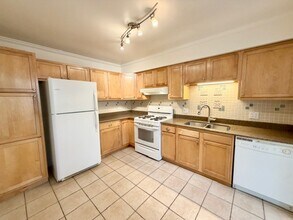 627 Cobblestone Ct in Elgin, IL - Building Photo - Building Photo