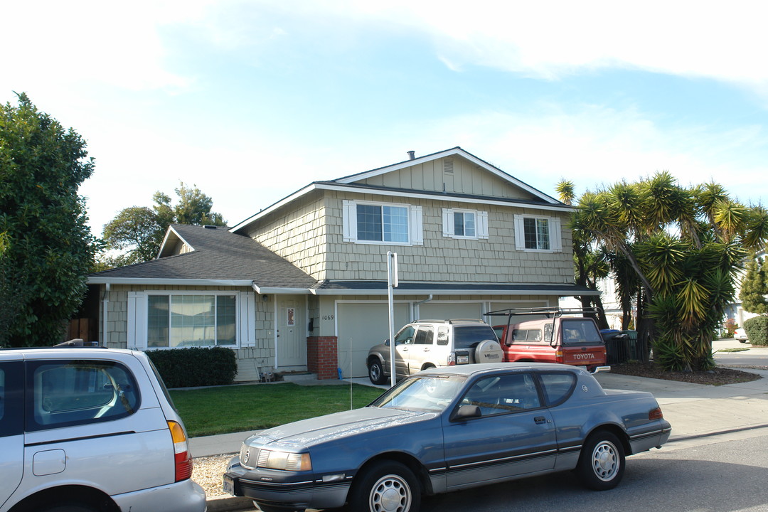 1069 Topaz Ave in San Jose, CA - Foto de edificio