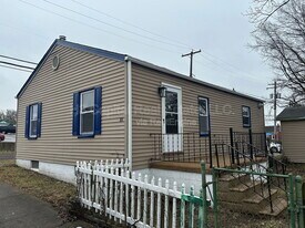 18 W Garfield St in Belleville, IL - Building Photo