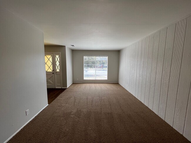 8127 Golden Forest Dr in San Antonio, TX - Building Photo - Building Photo