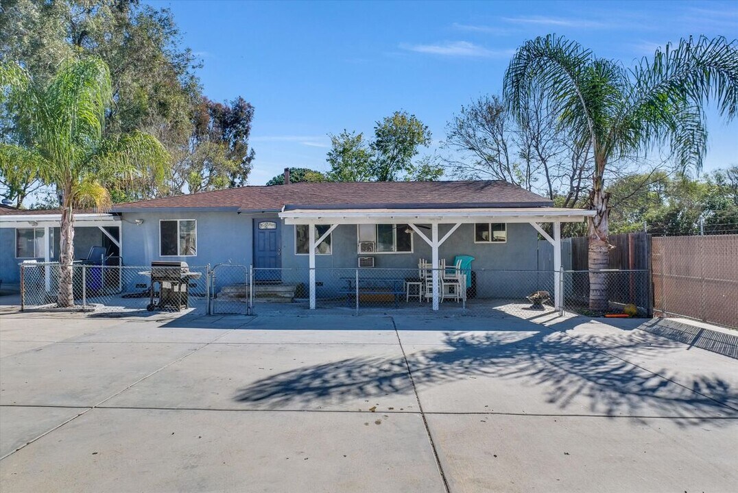 442 E Arrow Hwy in Upland, CA - Building Photo