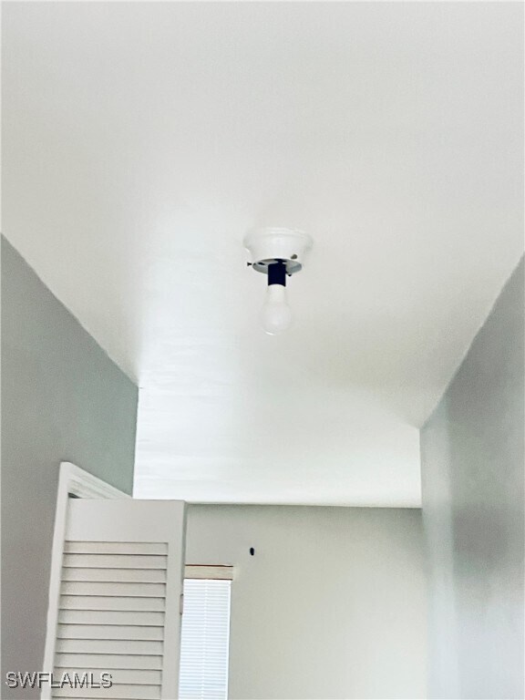 546 Whispering Wind Bend in Lehigh Acres, FL - Foto de edificio - Building Photo