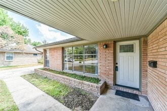 11003 Oasis Dr in Houston, TX - Building Photo - Building Photo