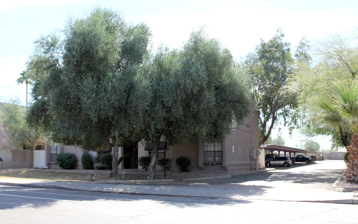 1077 W 1st. St in Tempe, AZ - Foto de edificio