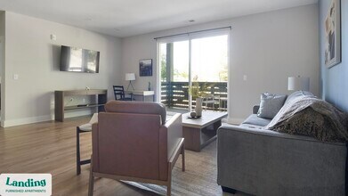 1000 Forestview Dr in Oakwood, GA - Foto de edificio - Building Photo