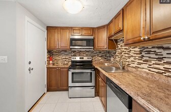 9 Tideview Path, Unit 9 Tide View Path Unit 10 in Plymouth, MA - Building Photo - Building Photo