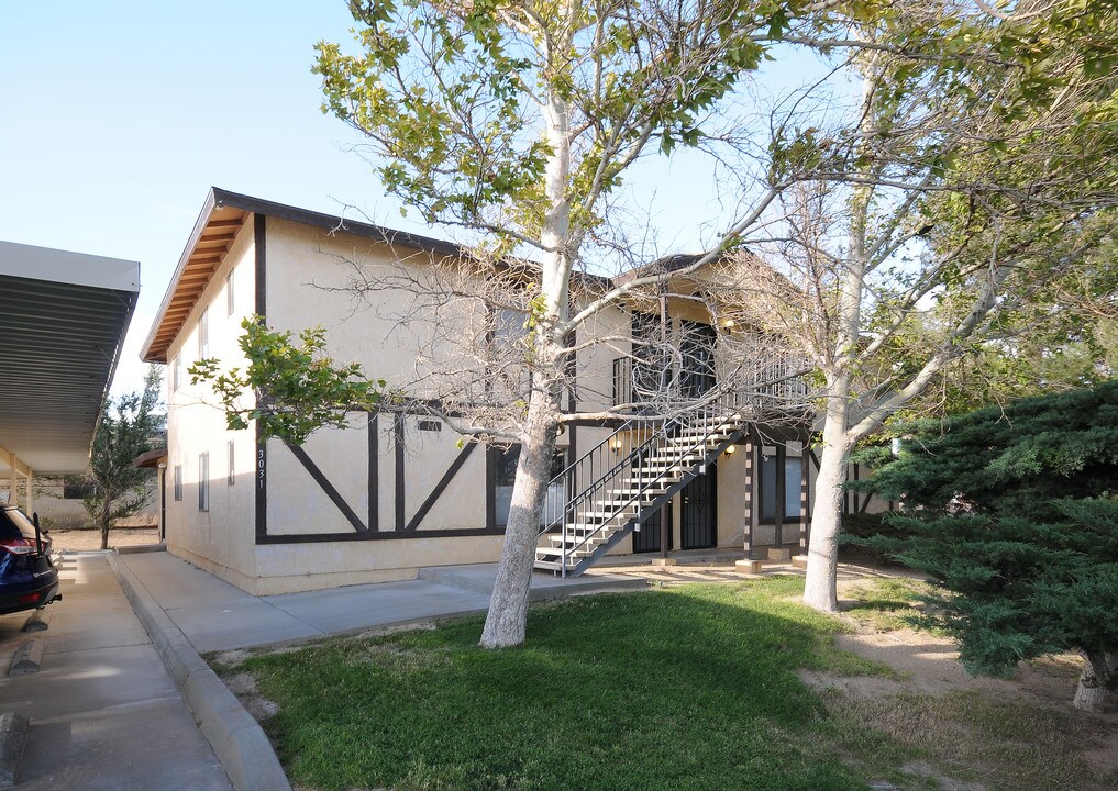 3019-3101 Pat Ave in Mojave, CA - Foto de edificio