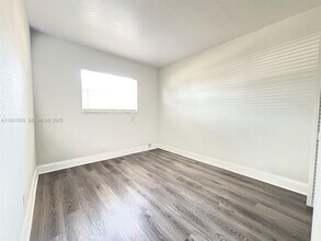 101 NE 41st St in Oakland Park, FL - Building Photo - Building Photo