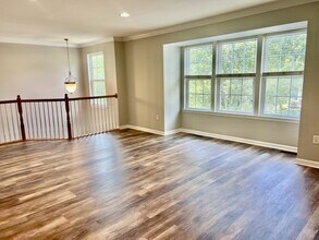 2048 Michael Dr in Pittsburgh, PA - Building Photo - Building Photo