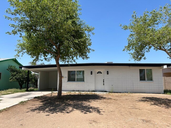 property at 1254 W Manhatton Dr