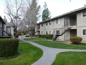 Birchwood Apartments in Fairfield, CA - Foto de edificio - Building Photo