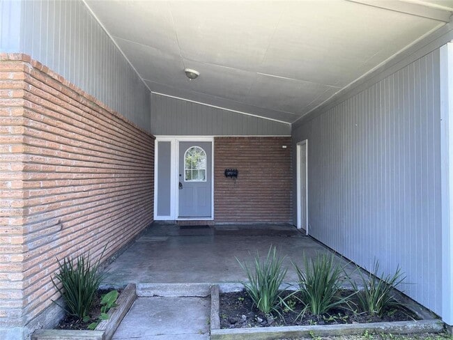6143 Grape St in Houston, TX - Foto de edificio - Building Photo