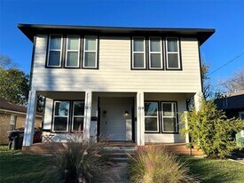 319 W Page Ave in Dallas, TX - Building Photo