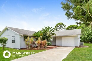 646 SW Byron St in Port St. Lucie, FL - Building Photo