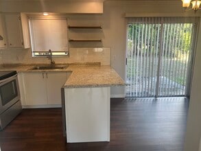 7445 Pebble Beach Rd in Ft. Myers, FL - Building Photo - Building Photo