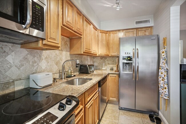 2228 Washington Ave in Silver Spring, MD - Foto de edificio - Building Photo
