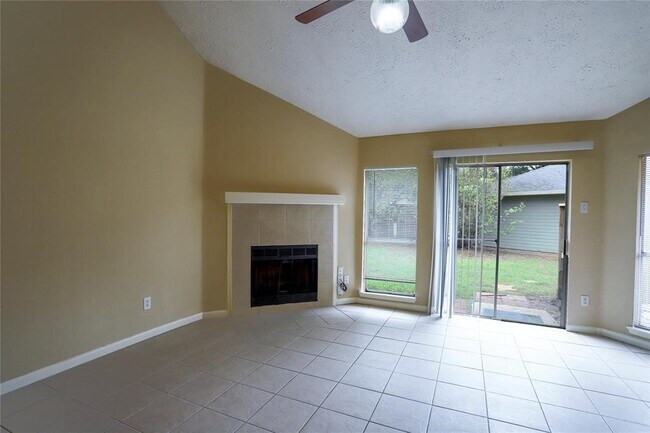 11011 Shadowfield Dr in Houston, TX - Building Photo - Building Photo