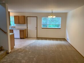 1468 NW Falls Creek Loop-Unit -#1 in Oak Harbor, WA - Foto de edificio - Building Photo