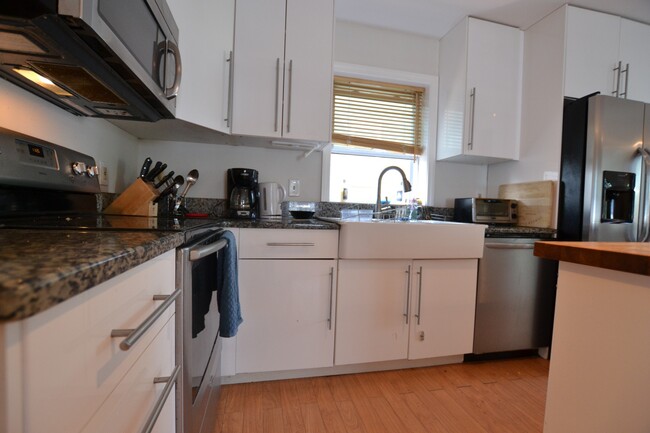 44 Litchfield St, Unit 2 in Boston, MA - Building Photo - Building Photo