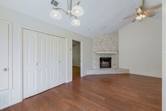 1802 Rawhide Dr-Unit -B in Round Rock, TX - Building Photo - Building Photo