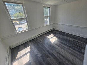 98 Delafield St in Poughkeepsie, NY - Building Photo - Building Photo