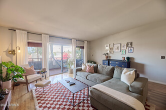 1030 E Bethany Home Rd in Phoenix, AZ - Foto de edificio - Building Photo