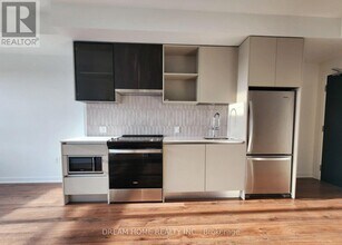 395 Dundas St W in Oakville, ON - Building Photo - Building Photo