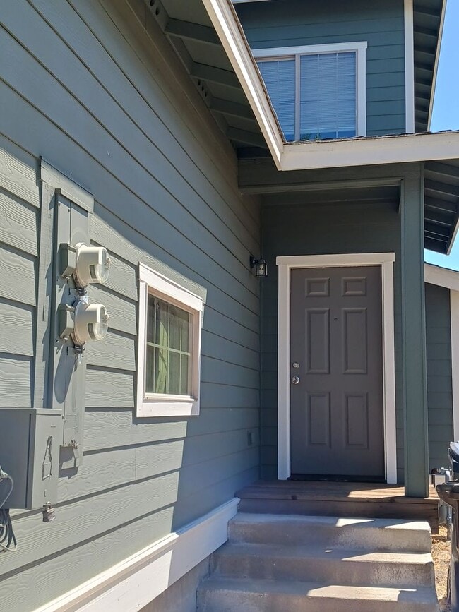 1413-1415 SW 27th St in Redmond, OR - Building Photo - Building Photo