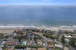 218 N Helix Ave in Solana Beach, CA - Building Photo