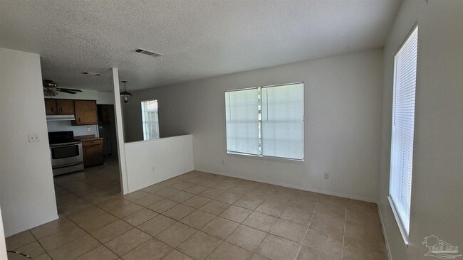 5411 E Shore Dr in Pensacola, FL - Building Photo - Building Photo