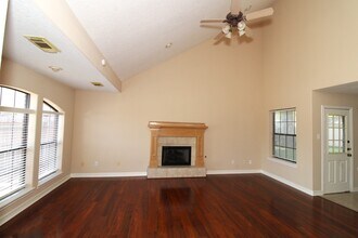 113 Silver Bay Ln in Lake Jackson, TX - Building Photo - Building Photo