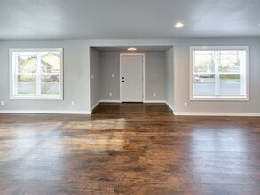 415 S 11th St in Independence, OR - Building Photo - Building Photo