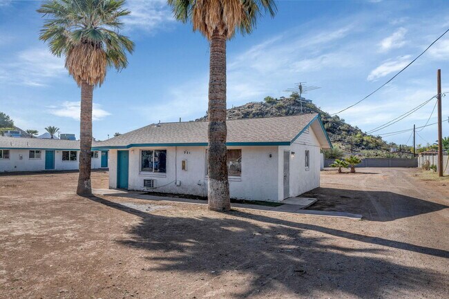 property at 721 W Cinnabar Ave