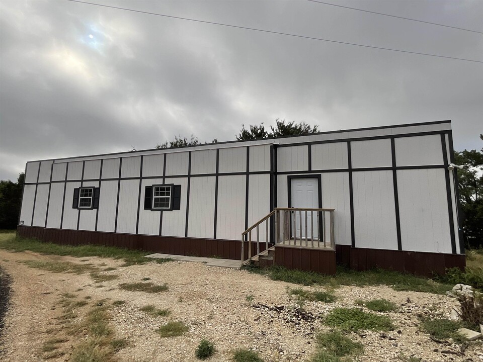 175 Private Rd in Lampasas, TX - Building Photo