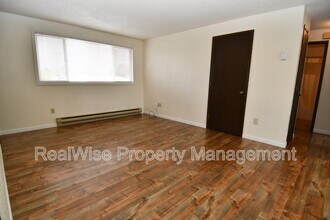 314 NW Tumlin Ave in Winston, OR - Building Photo - Building Photo