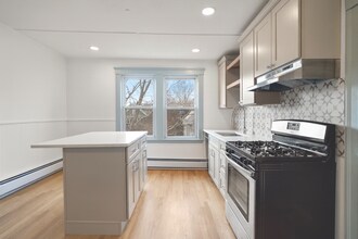 69 Endicott St, Unit #3 in Salem, MA - Building Photo - Building Photo