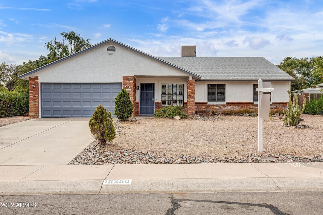 16250 N 64th Pl in Scottsdale, AZ - Foto de edificio