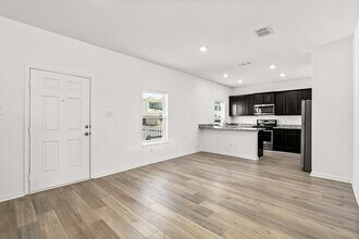 6009 Cooper Cash in San Antonio, TX - Building Photo - Building Photo