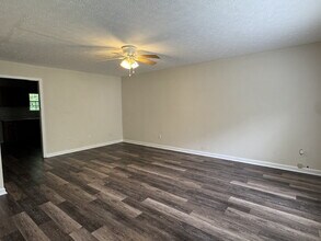 4803 Victoria Ct in Flowery Branch, GA - Building Photo - Building Photo