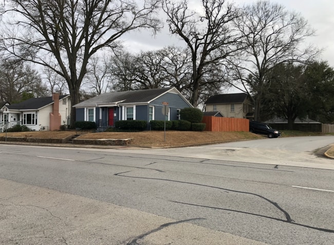 property at 532 W 5th St