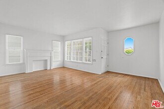 11813 Gateway Blvd in Los Angeles, CA - Building Photo - Building Photo