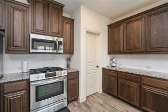 205 Oakcrest Dr in Justin, TX - Building Photo - Building Photo