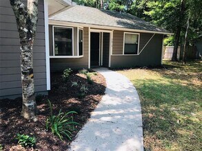 7215 SW 18th Pl in Gainesville, FL - Building Photo - Building Photo