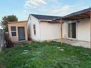 1015 Flint Dr in Caldwell, ID - Building Photo - Building Photo