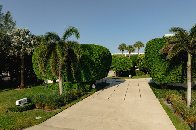 The Reef in Palm Beach, FL - Foto de edificio - Building Photo