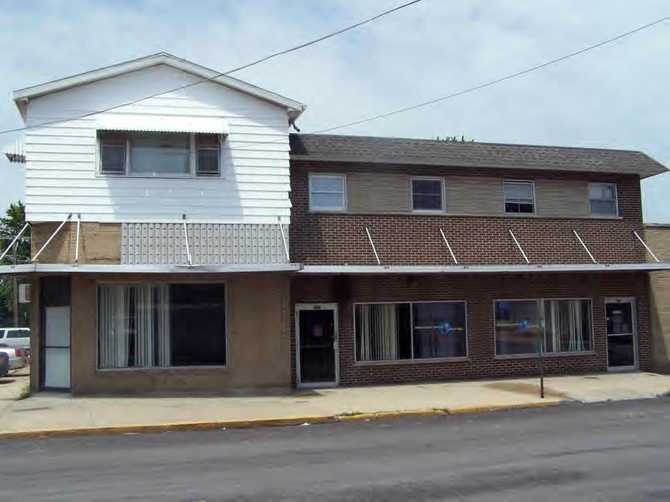 895 S Washington Ave in Kankakee, IL - Building Photo