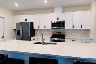 33932 Sky Blossom Cir in Leesburg, FL - Building Photo - Building Photo