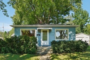 1118 Lorraine Dr in Madison, WI - Building Photo